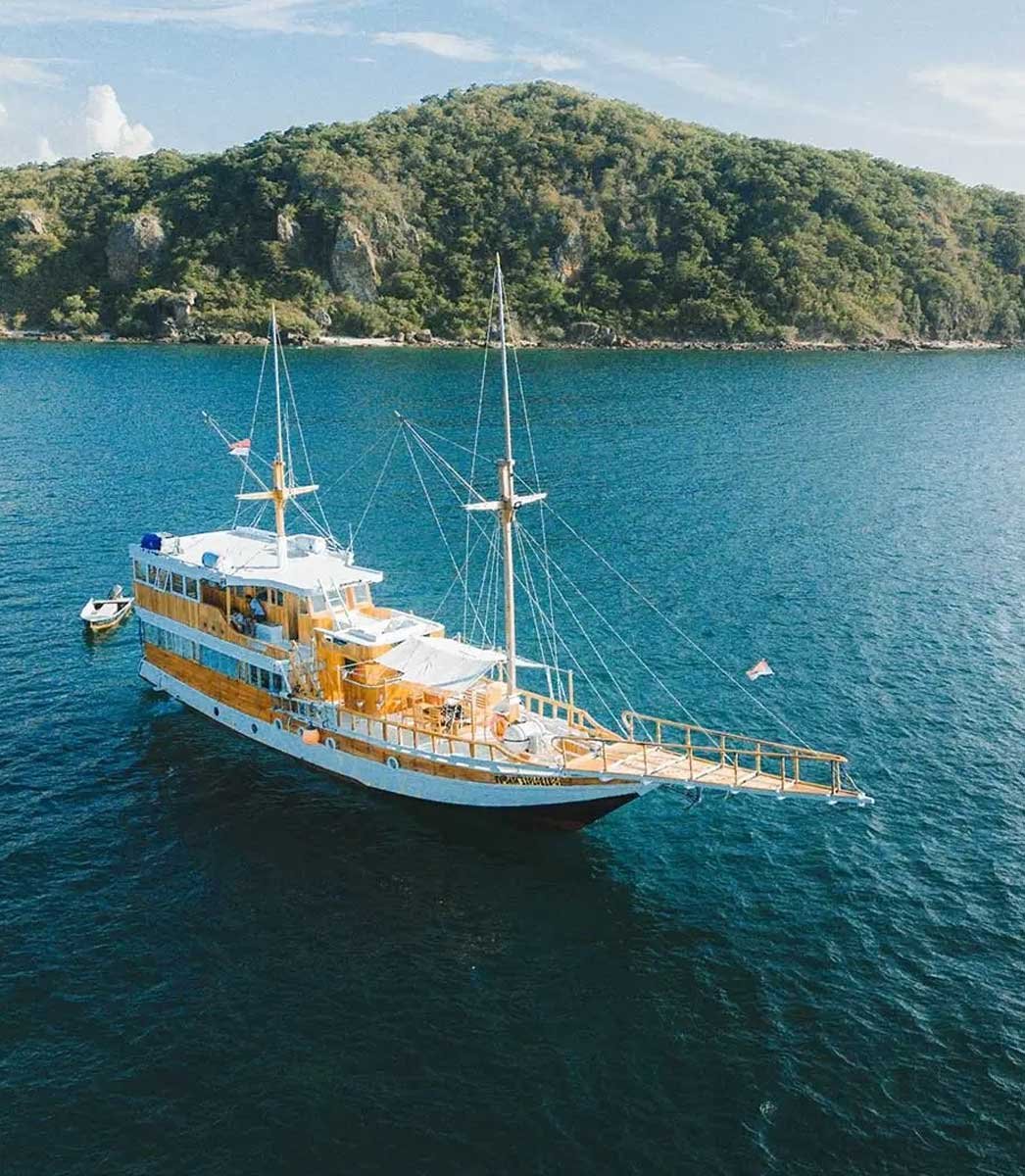 labuan bajo tour packages