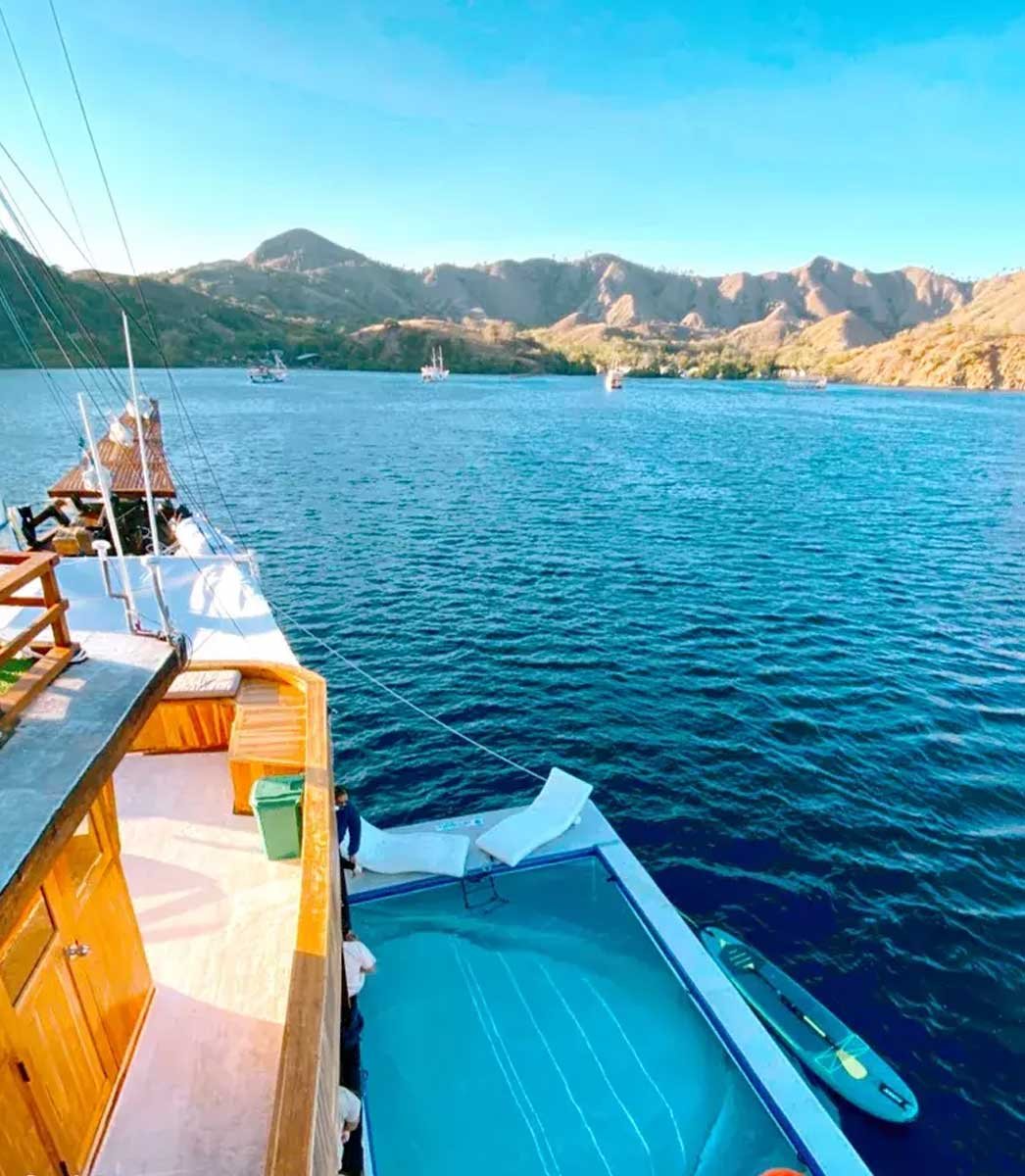 labuan bajo tour packages